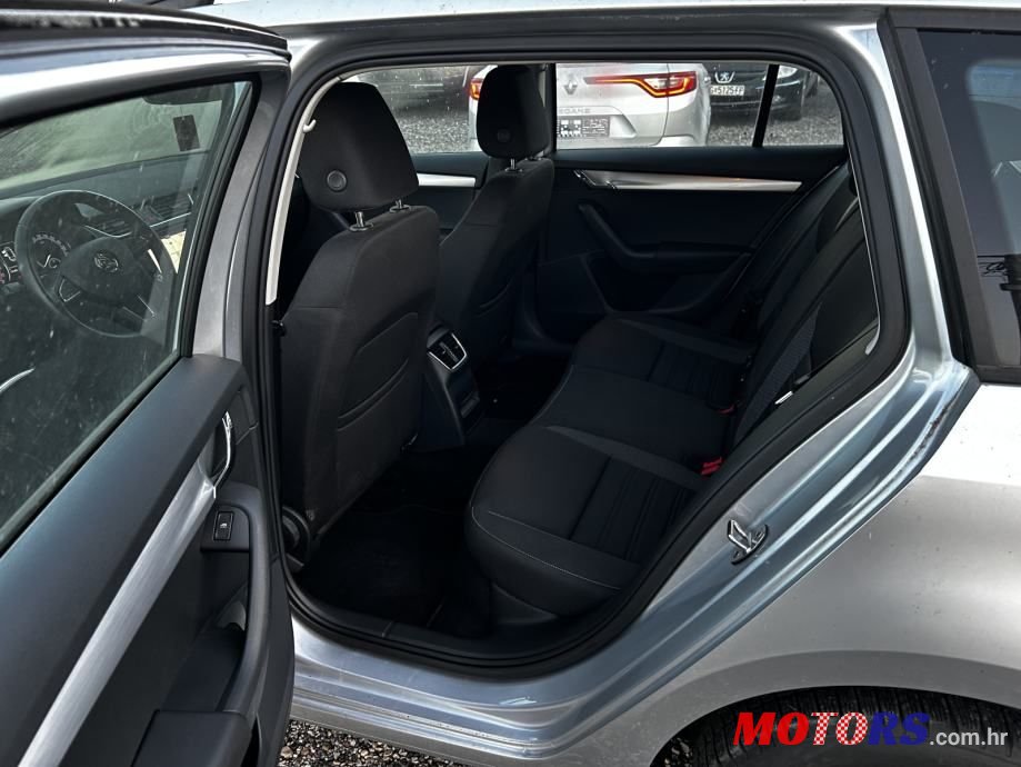 2018' Skoda Octavia Combi photo #2