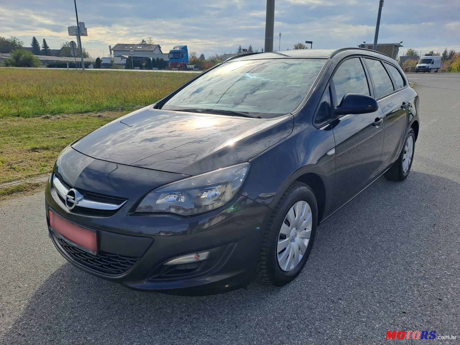 2015' Opel Astra Karavan photo #2