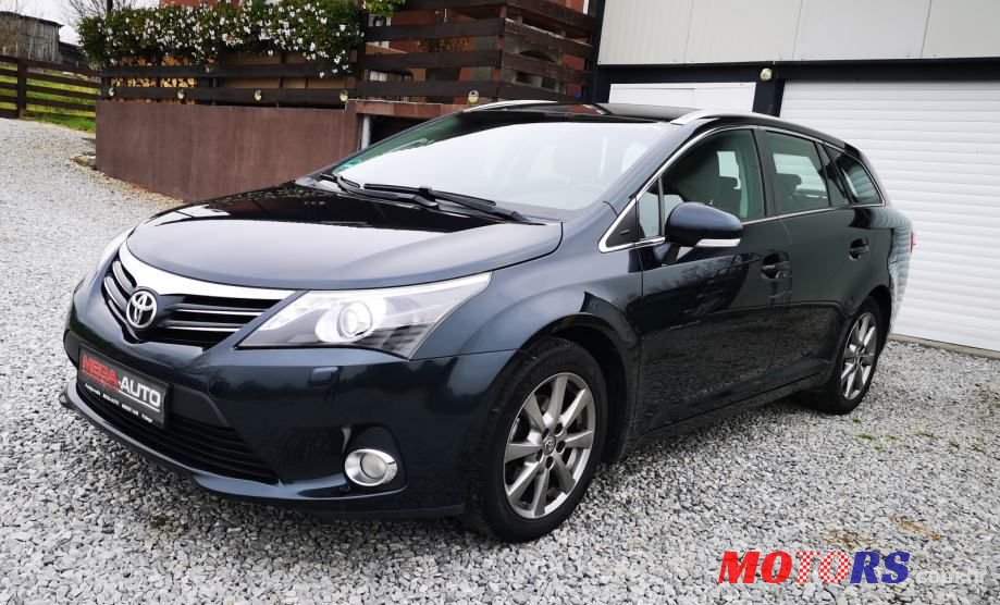 2012' Toyota Avensis Wagon photo #1