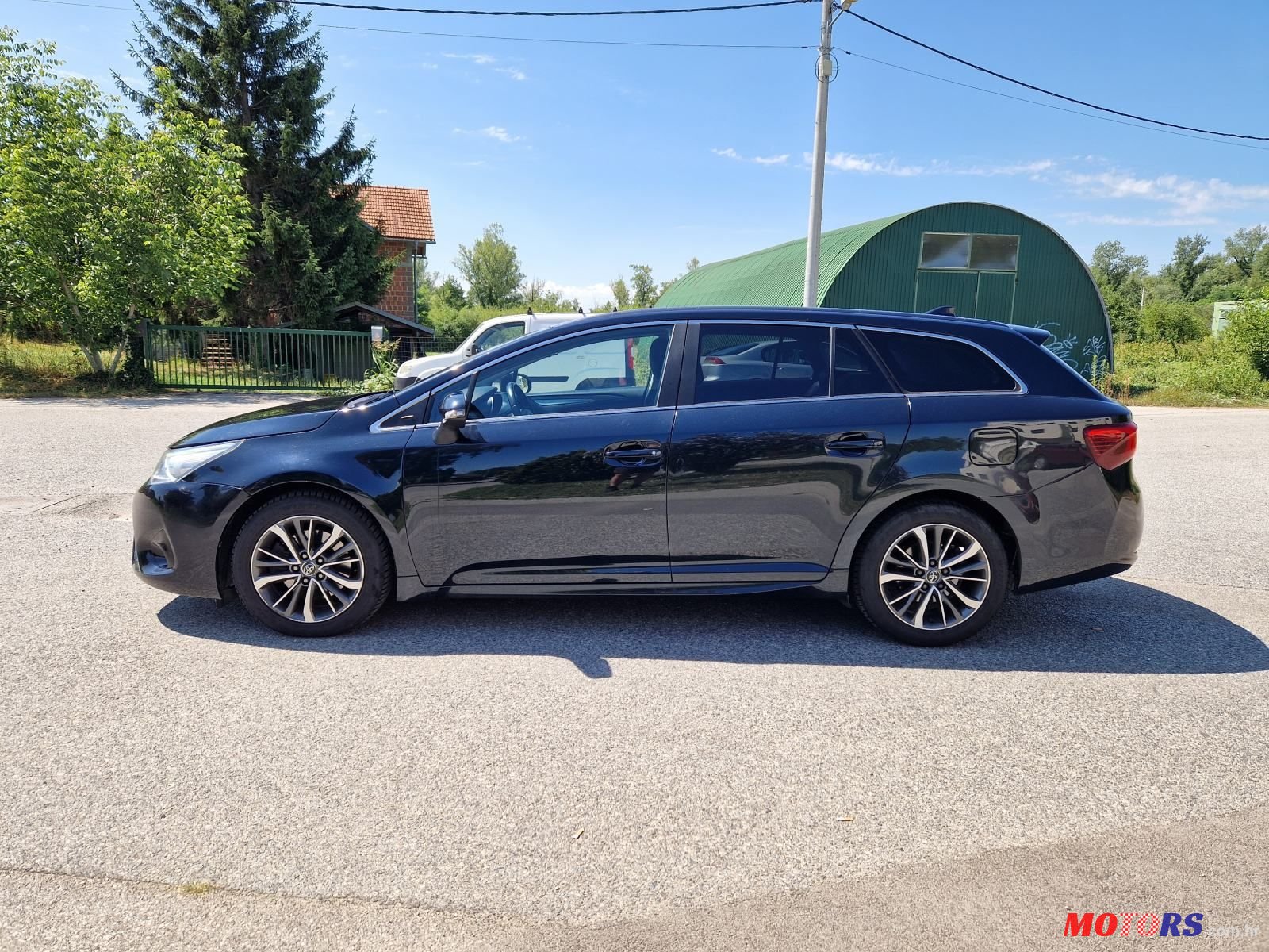 2016' Toyota Avensis Wagon photo #2