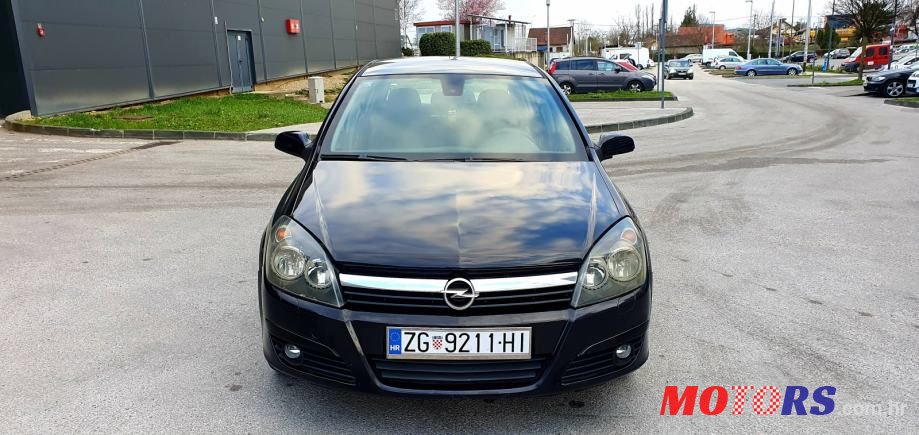 2005' Opel Astra Sport photo #5