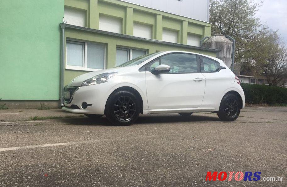 2014' Peugeot 208 1,4 E-Hdi photo #1