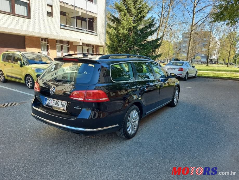 2011' Volkswagen Passat Variant photo #5