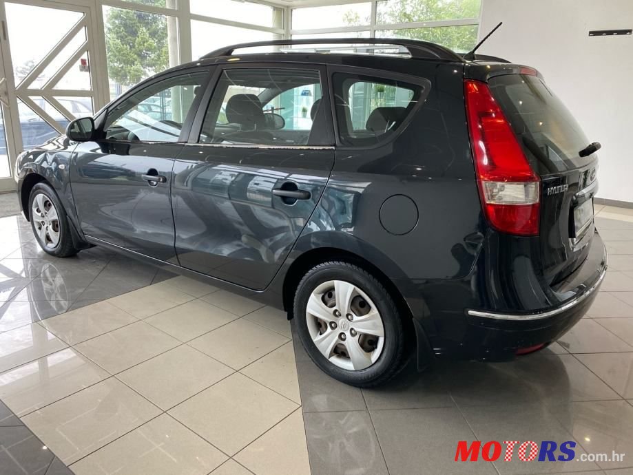 2010' Hyundai i30 photo #2