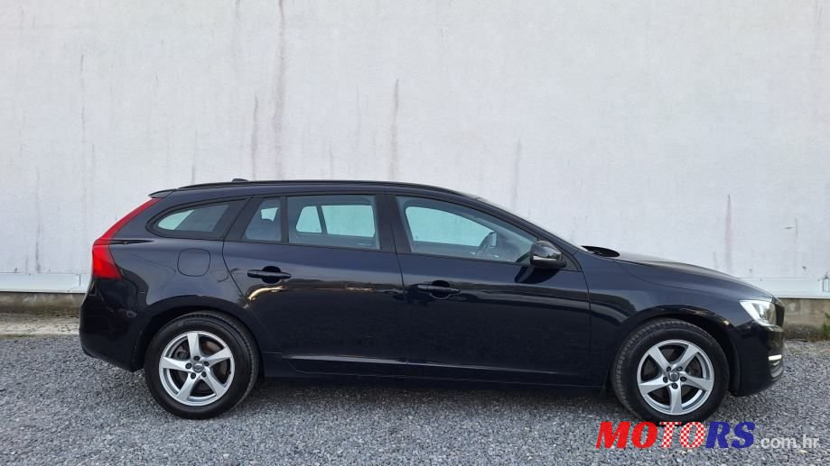 2017' Volvo V60 D3 photo #6