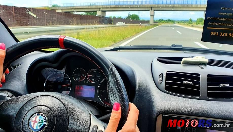 2009' Alfa Romeo GT photo #2