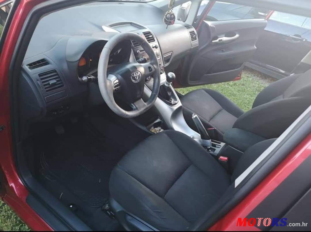 2010' Toyota Auris photo #7