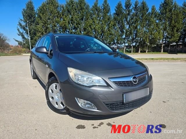 2012' Opel Astra Karavan photo #1