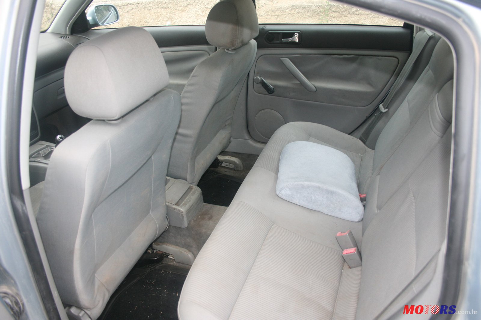 2001' Volkswagen Passat Basic photo #5