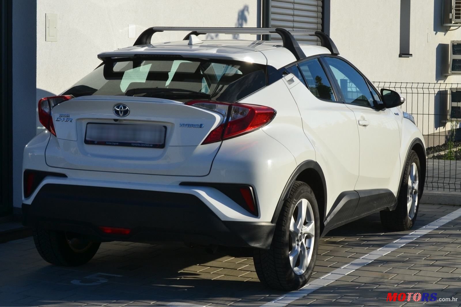 2017' Toyota C-HR 1,8 Vvt-I photo #3