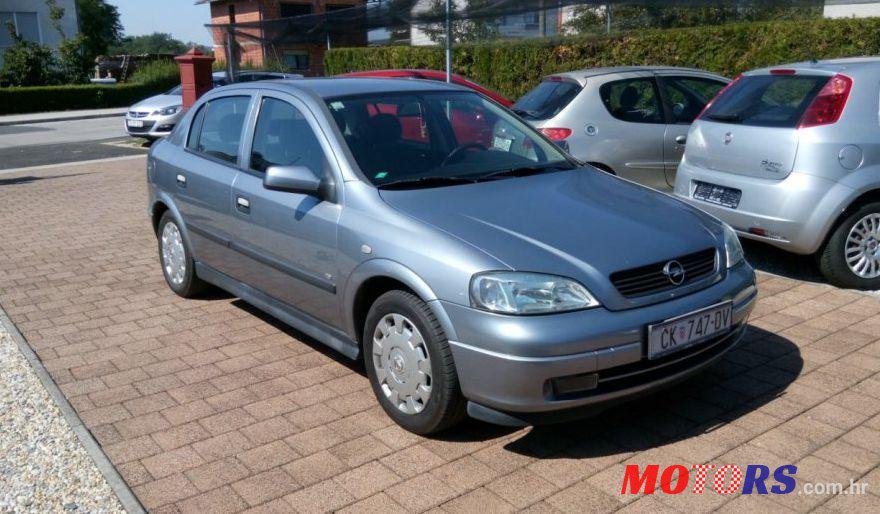 2006' Opel Astra photo #2