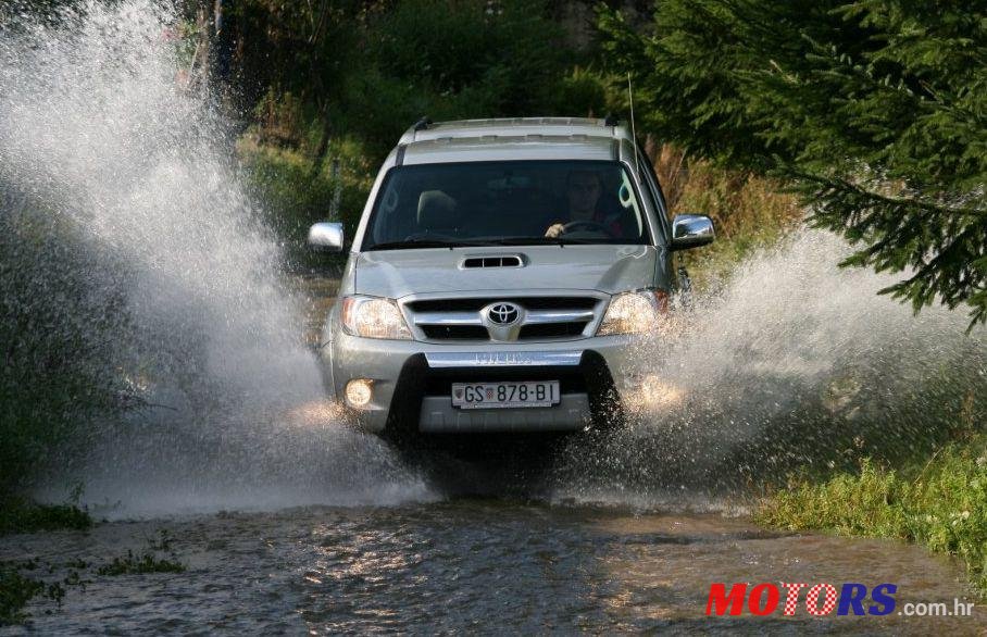 2008' Toyota Hilux 3.0 D-4D Executive photo #2