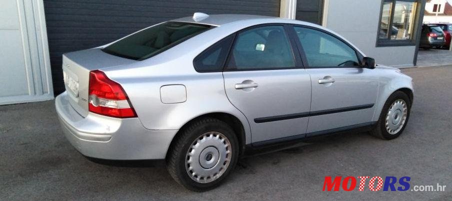 2004' Volvo S40 2,0 D photo #1