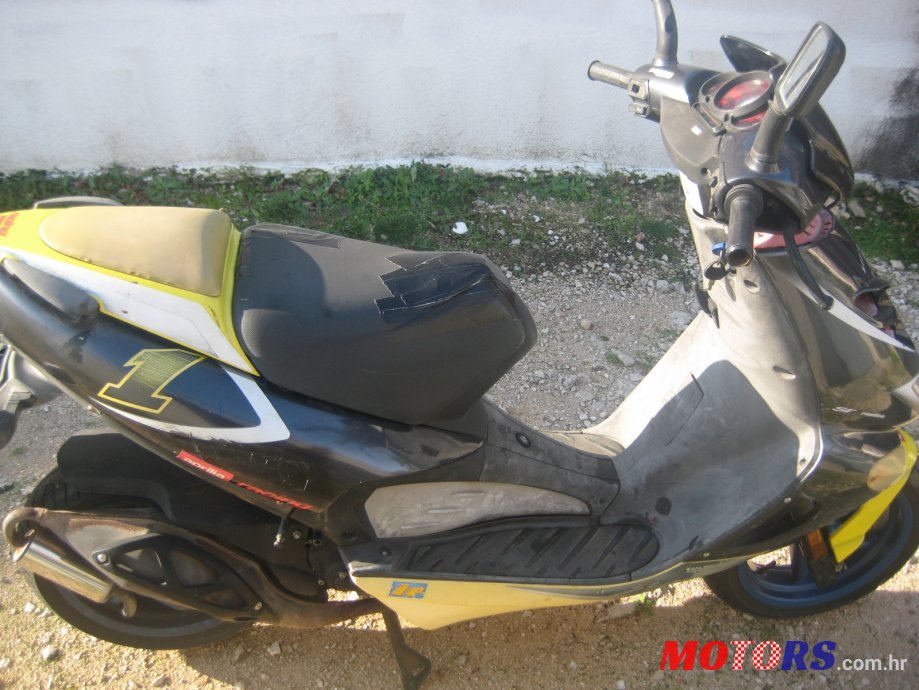 2001' Aprilia photo #2