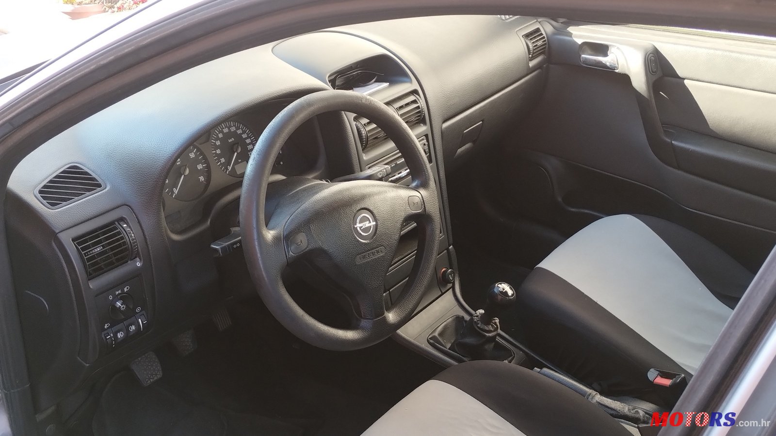 2006' Opel Astra 1.4 16v photo #5