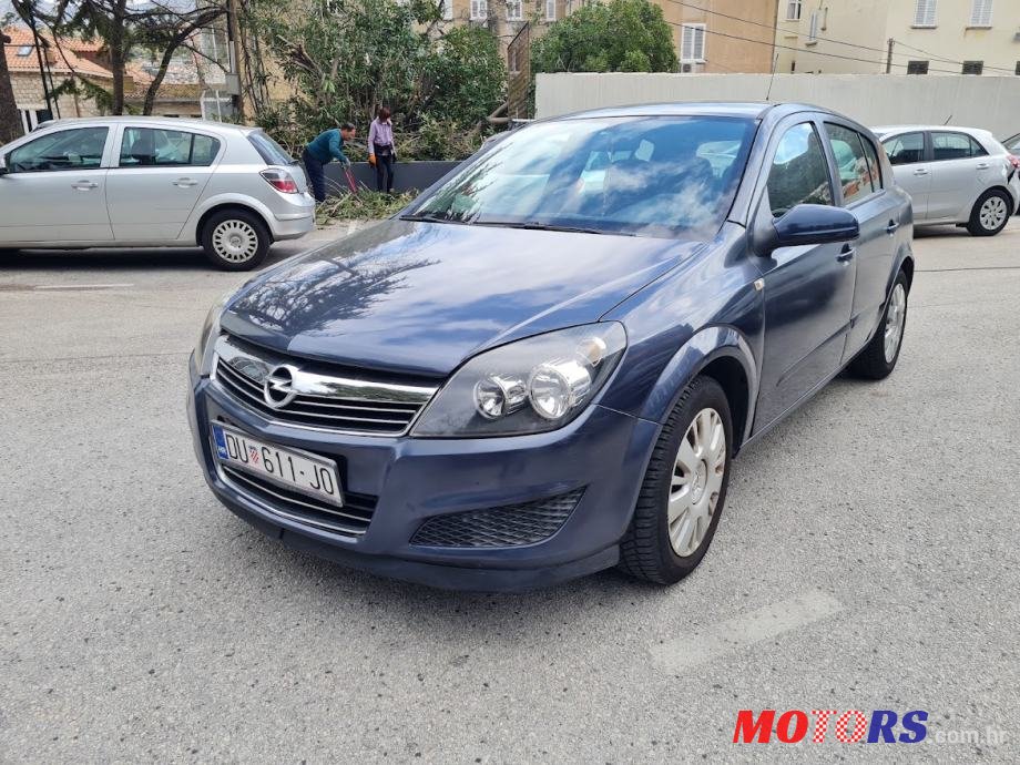 2006' Opel Astra photo #1