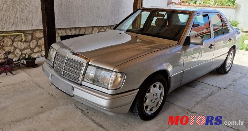1991' Mercedes-Benz 124 230 photo #3