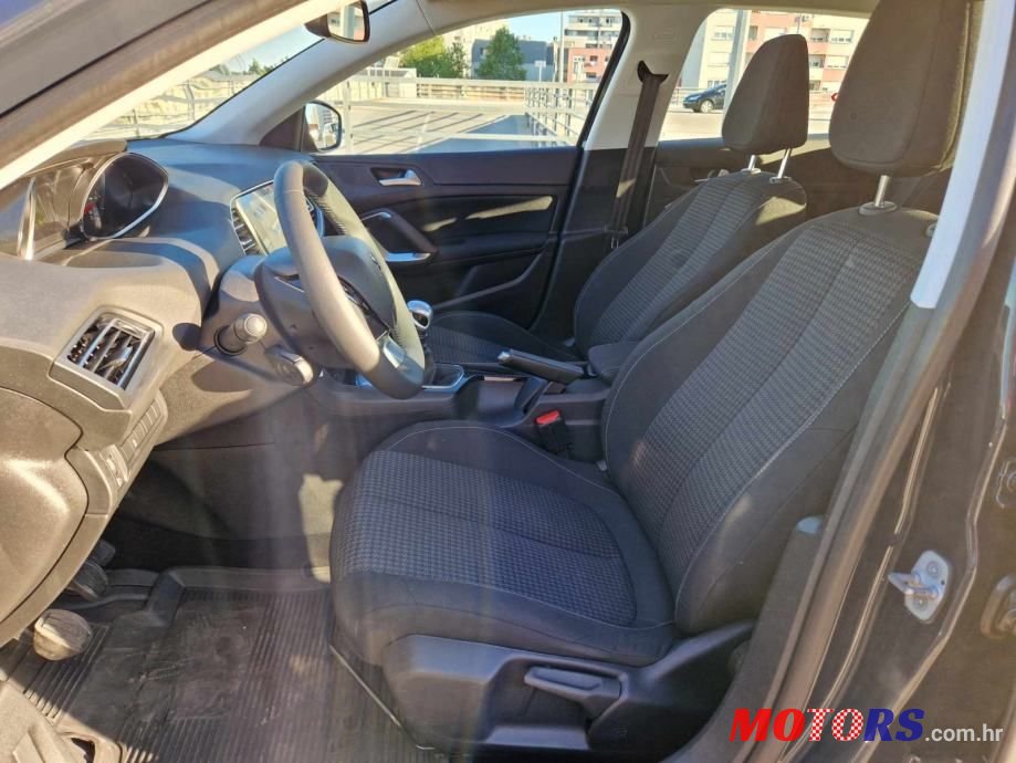 2020' Peugeot 308 photo #6