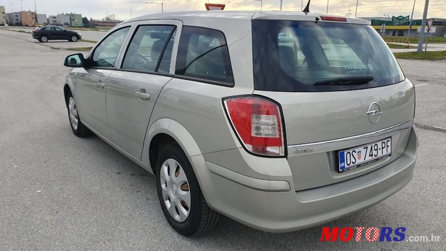 2010' Opel Astra Karavan photo #5