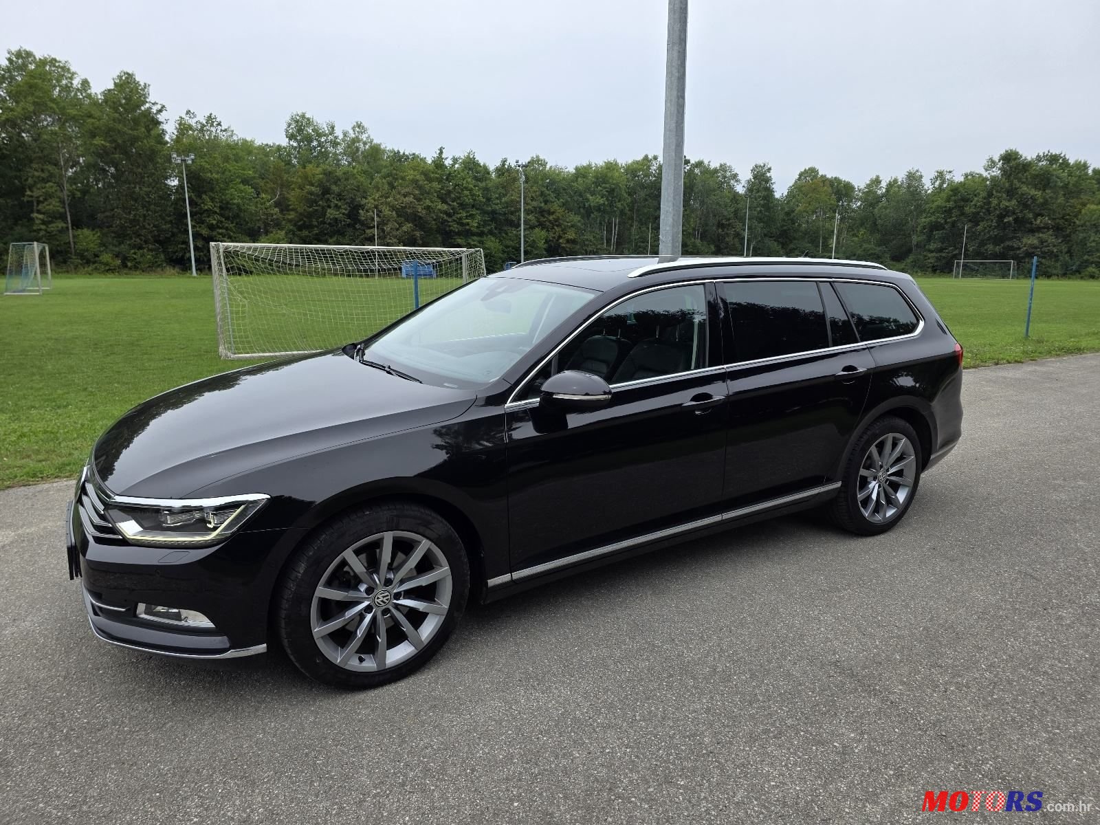 2016' Volkswagen Passat Variant photo #2