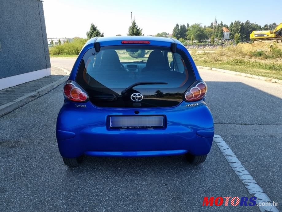 2011' Toyota Aygo photo #3