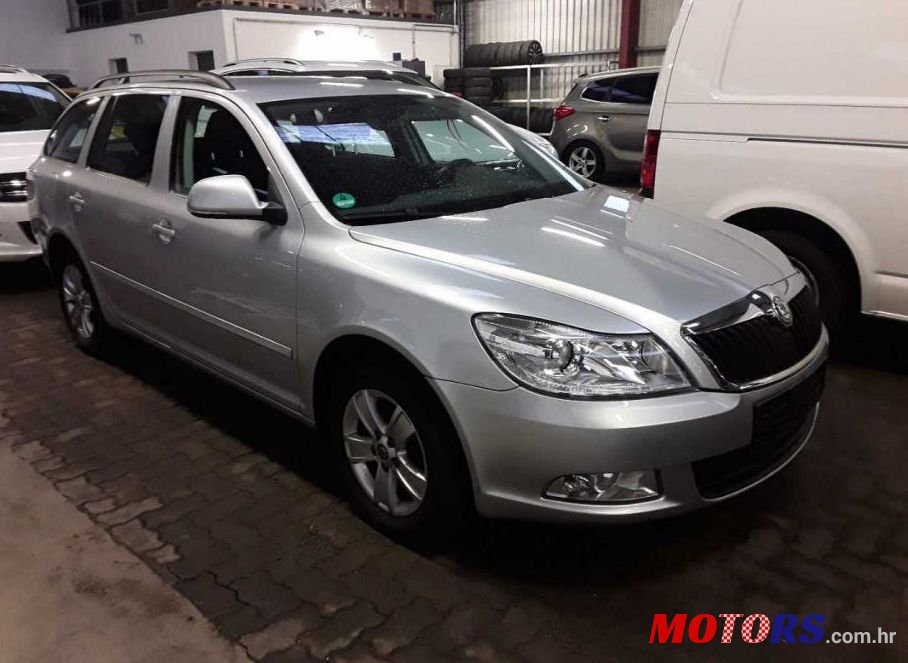 2011' Skoda Octavia Combi 1,6 Tdi photo #1