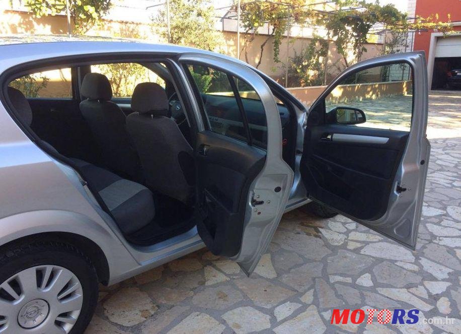 2008' Opel Astra 1,4 photo #2