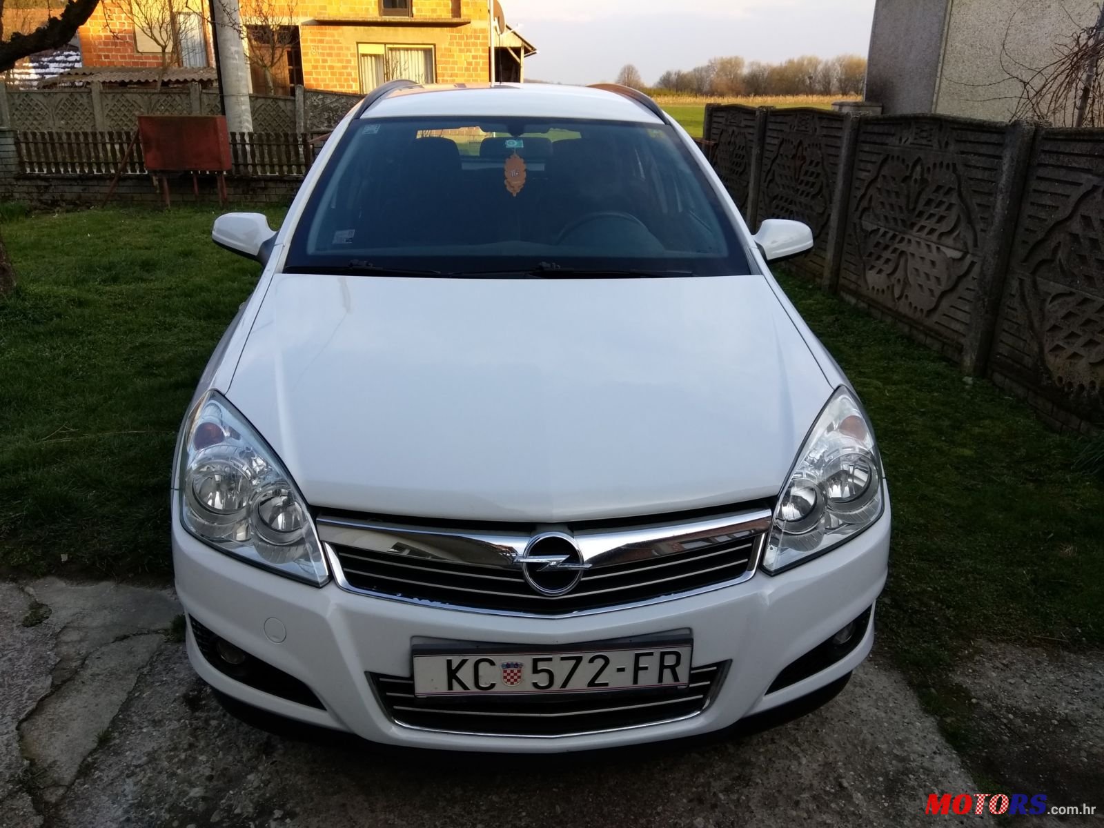 2009' Opel Astra H photo #5