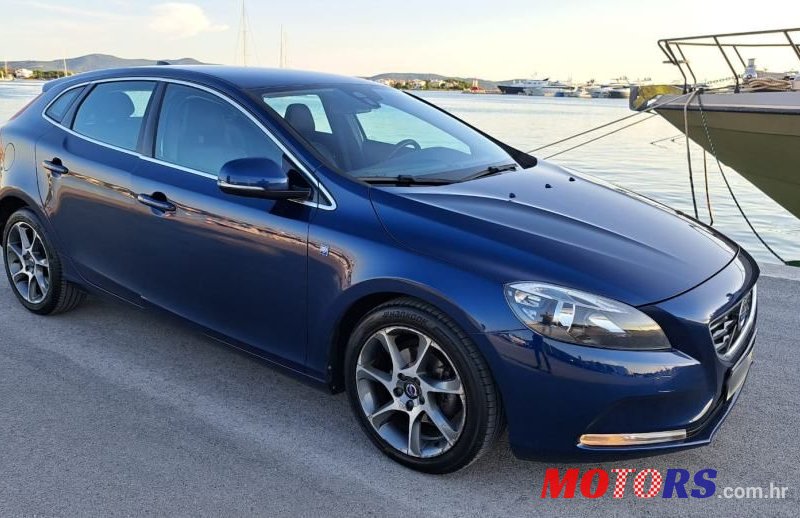 2015' Volvo V40 D2 photo #3