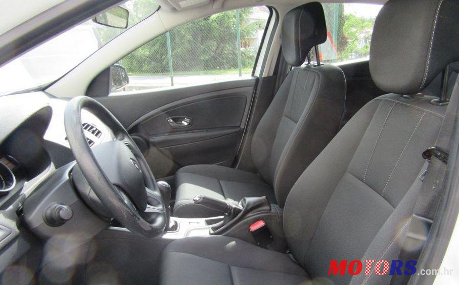 2013' Renault Megane Berline photo #2