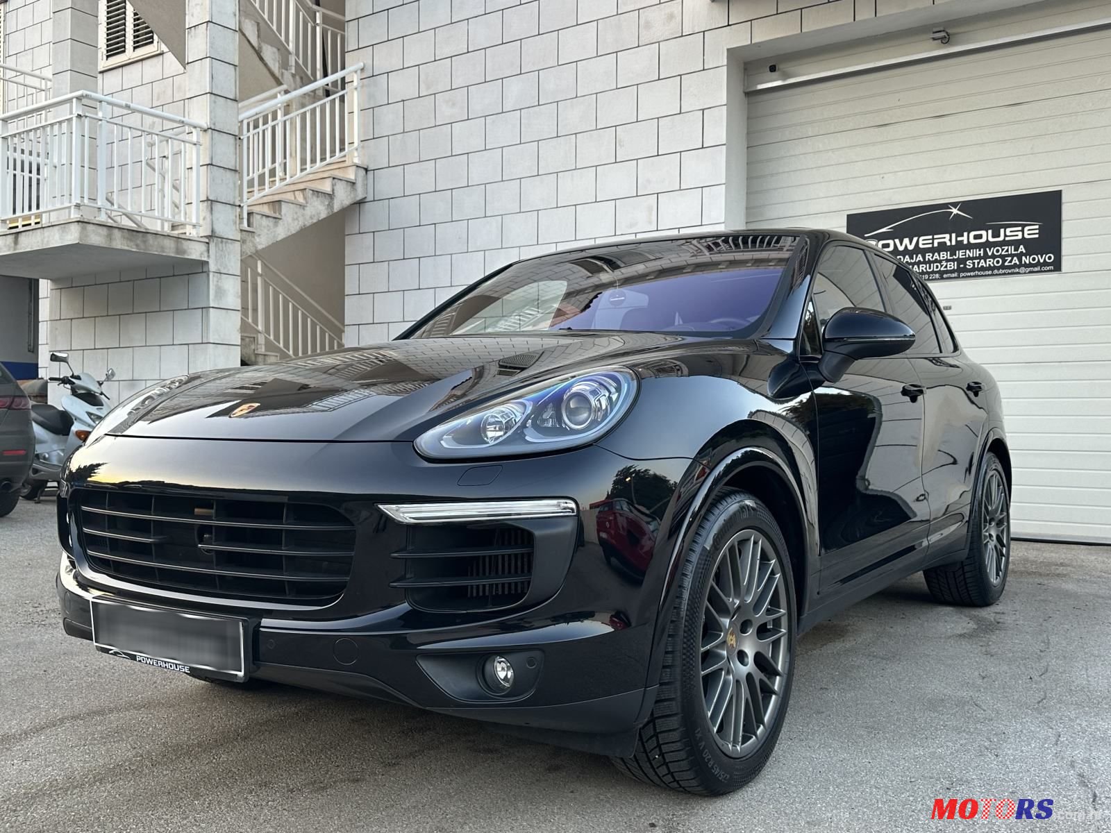 2016' Porsche Cayenne Diesel Tiptronic photo #2