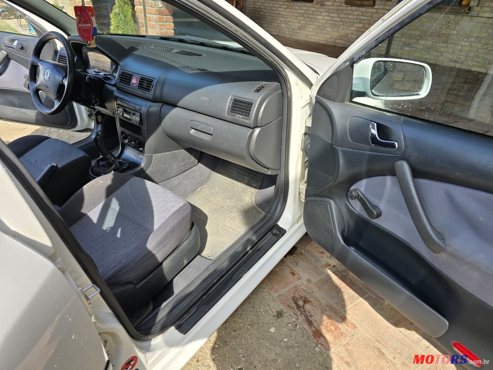 2001' Skoda Octavia 1,6 photo #4