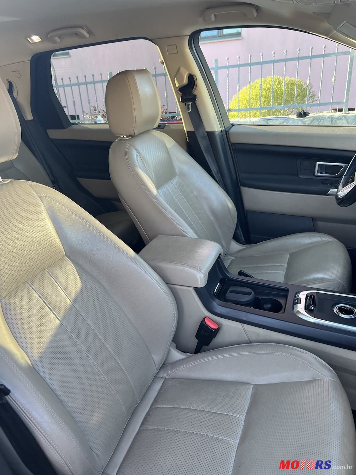 2016' Land Rover Discovery Sport 2.0 photo #3