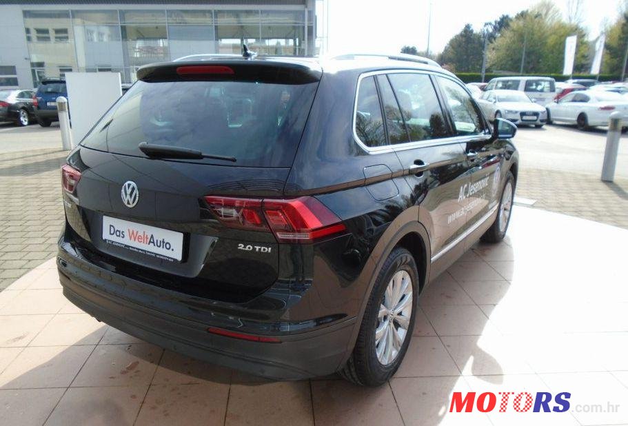 2017' Volkswagen Tiguan photo #1