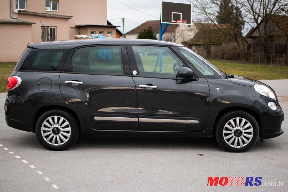 2016' Fiat 500L photo #4