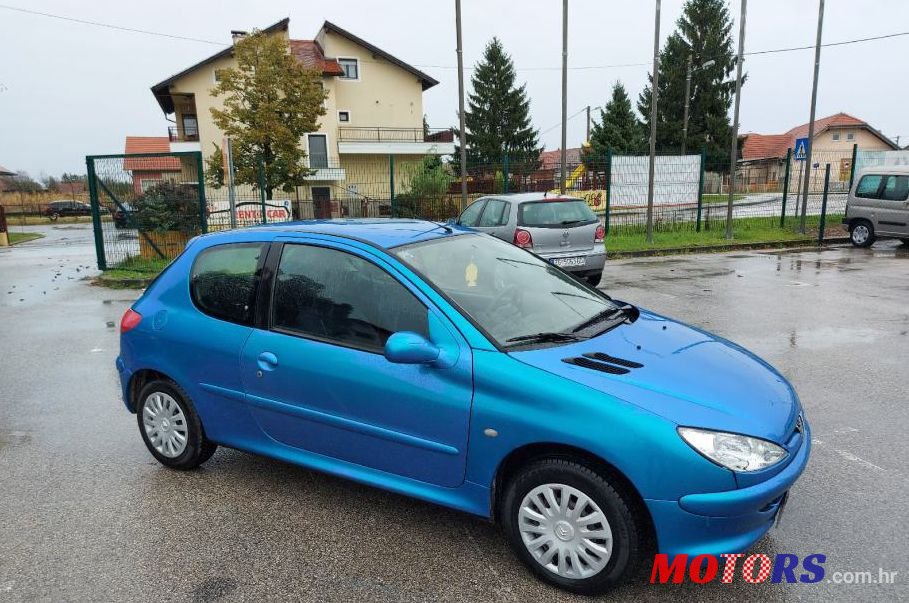 2001' Peugeot 206 206 1,1 photo #1