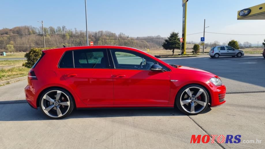 2014' Volkswagen Golf 7 2.0Gtd photo #3