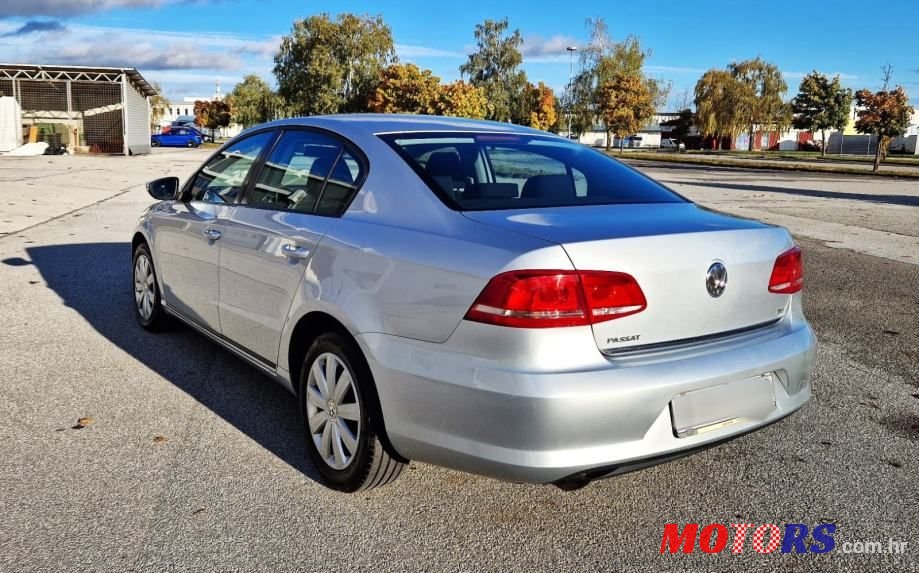 2011' Volkswagen Passat 1,6 Tdi Bmt photo #2