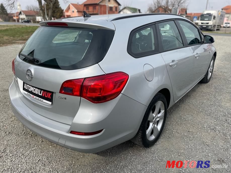 2011' Opel Astra Karavan photo #6