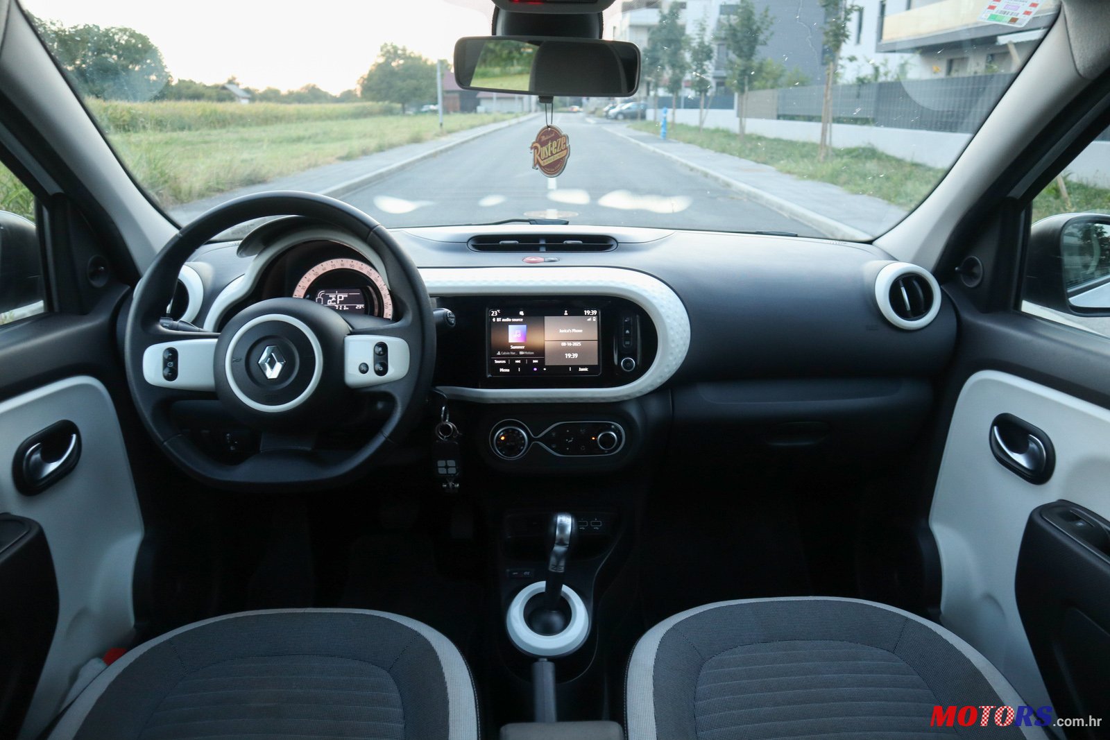 2022' Renault Twingo Z.E. photo #5