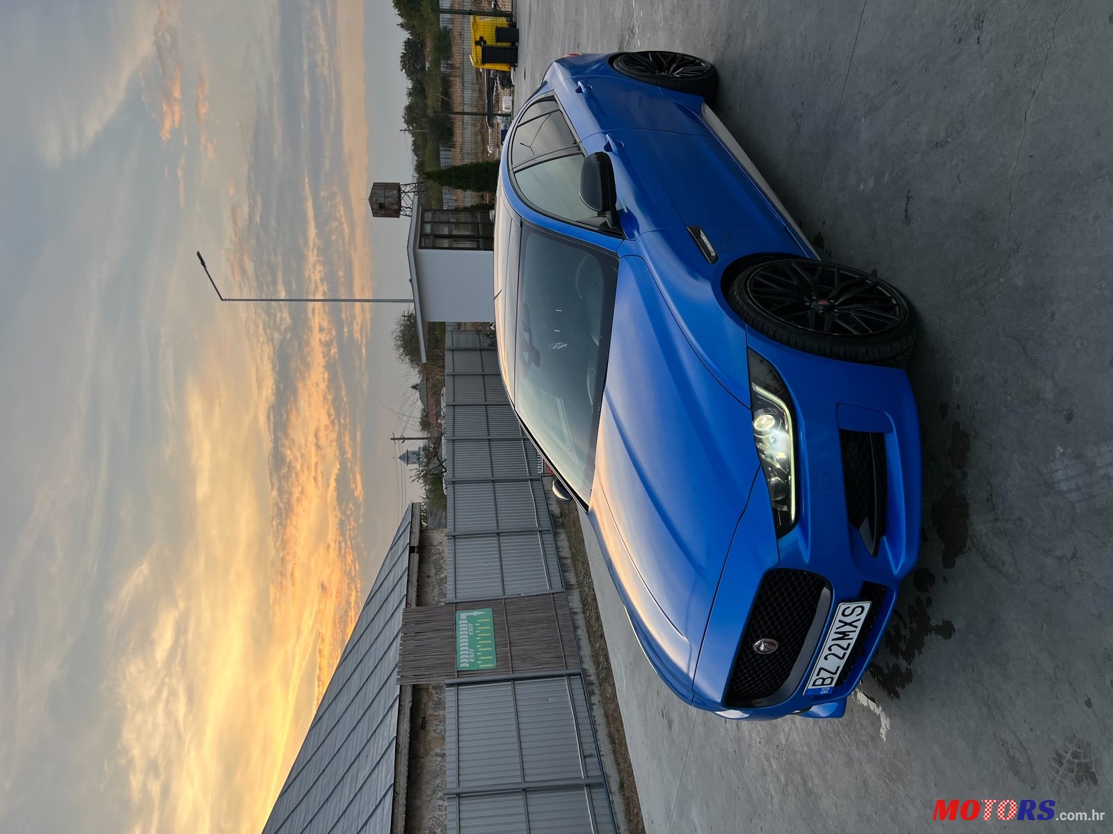 2017' Jaguar XE photo #2