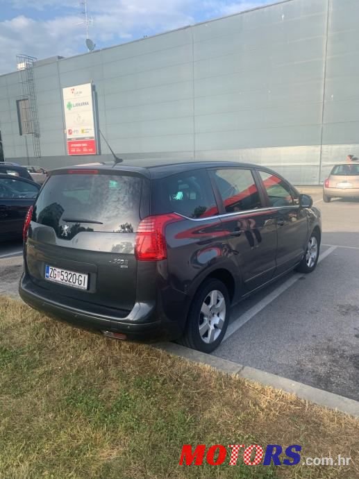 2013' Peugeot 5008 photo #3