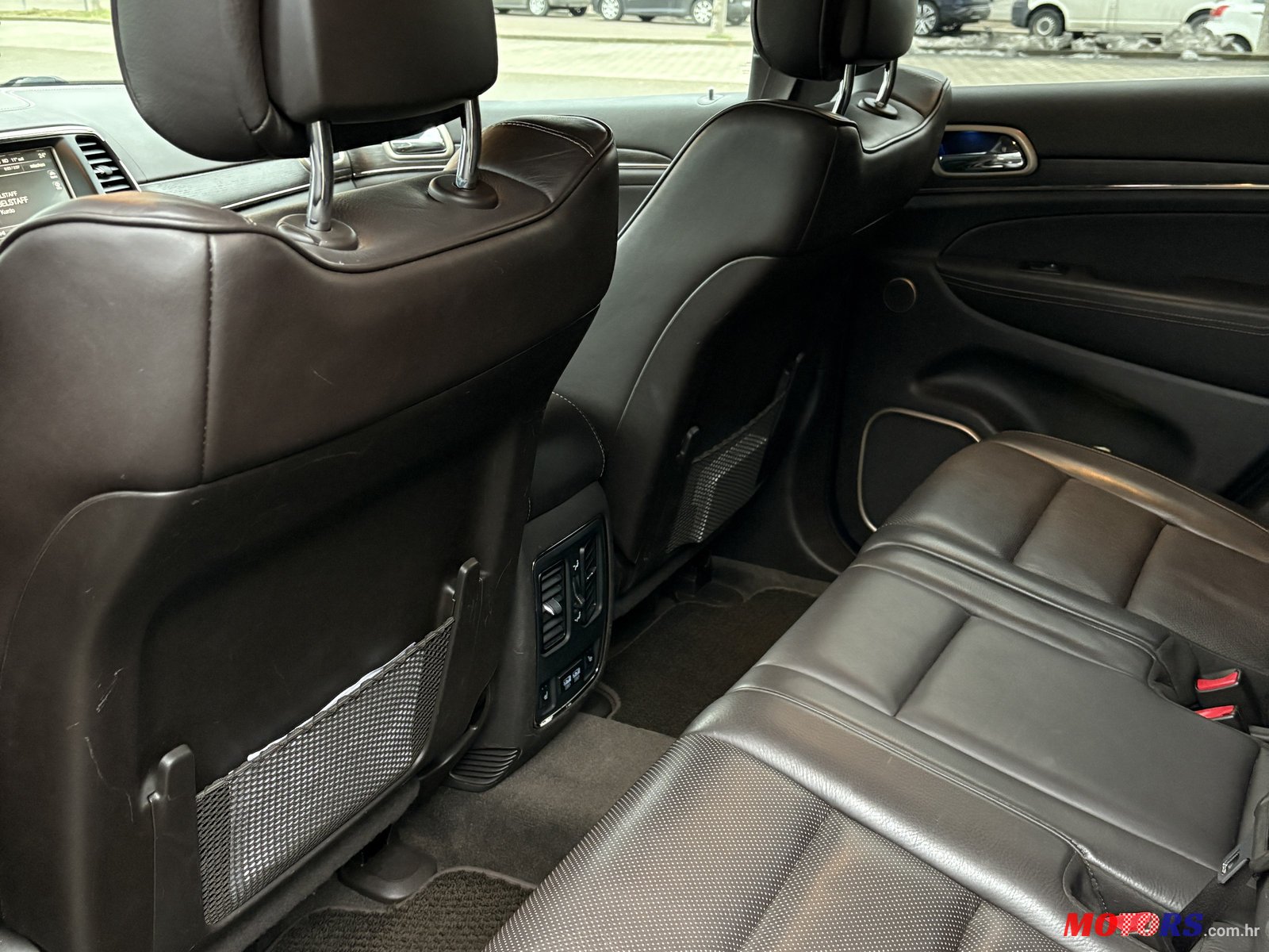 2015' Jeep Grand Cherokee photo #6