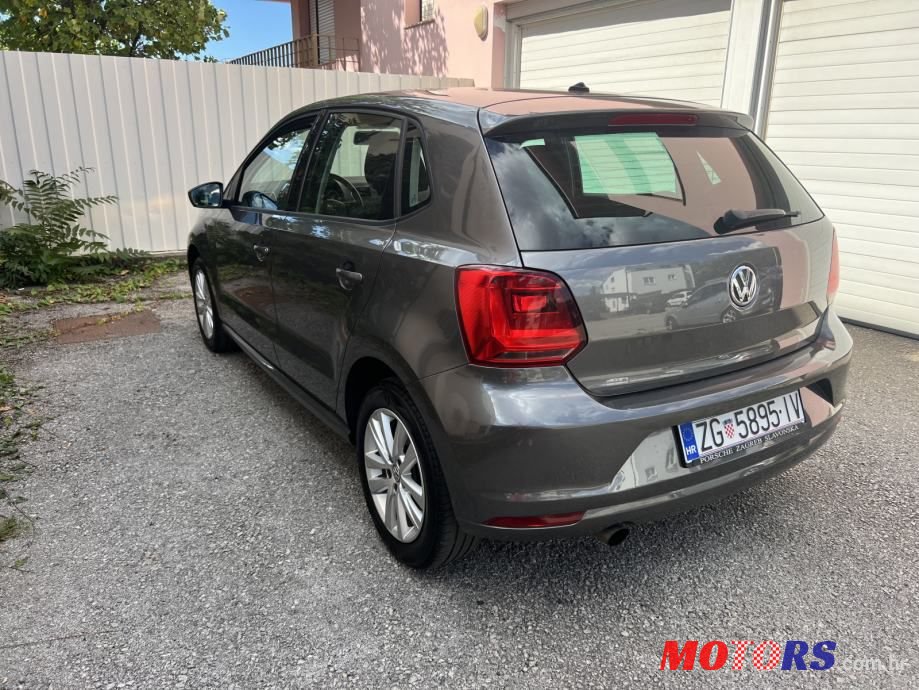 2015' Volkswagen Polo photo #6