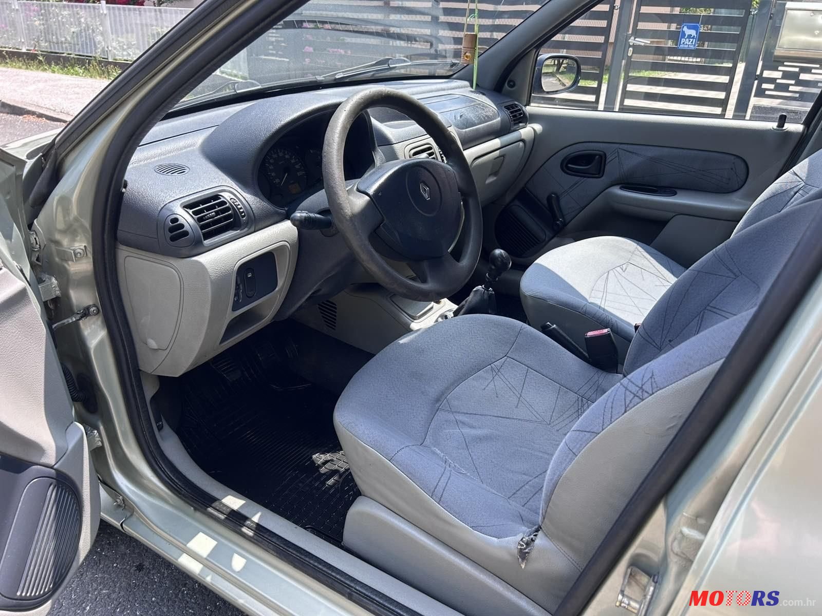 2002' Renault Thalia 1,5 Dci photo #6