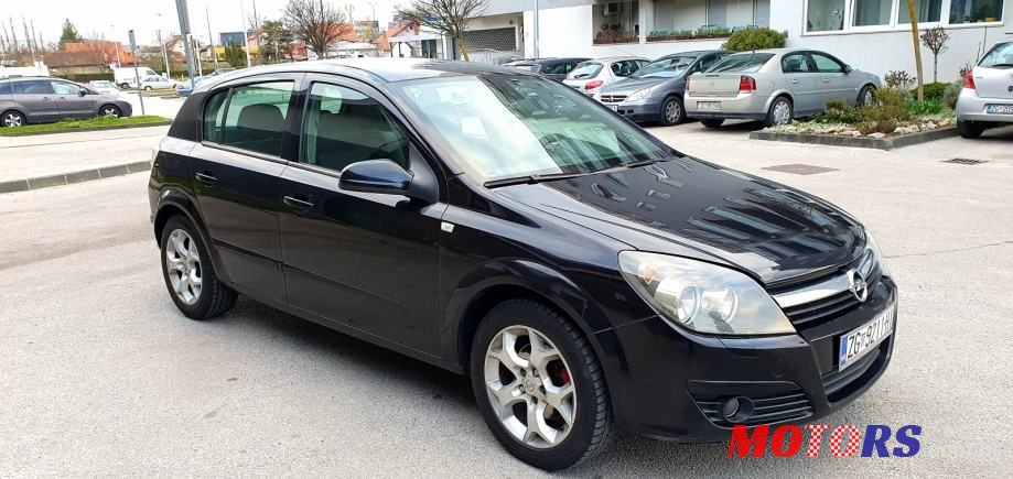 2005' Opel Astra Sport photo #6