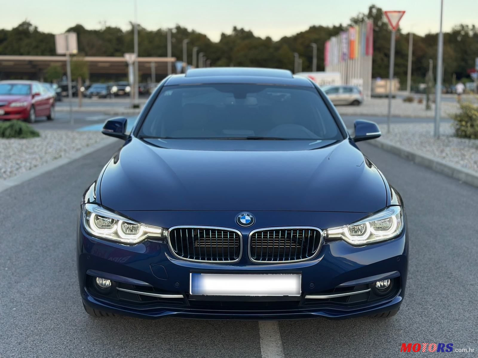 2017' BMW Serija 3 330E photo #3