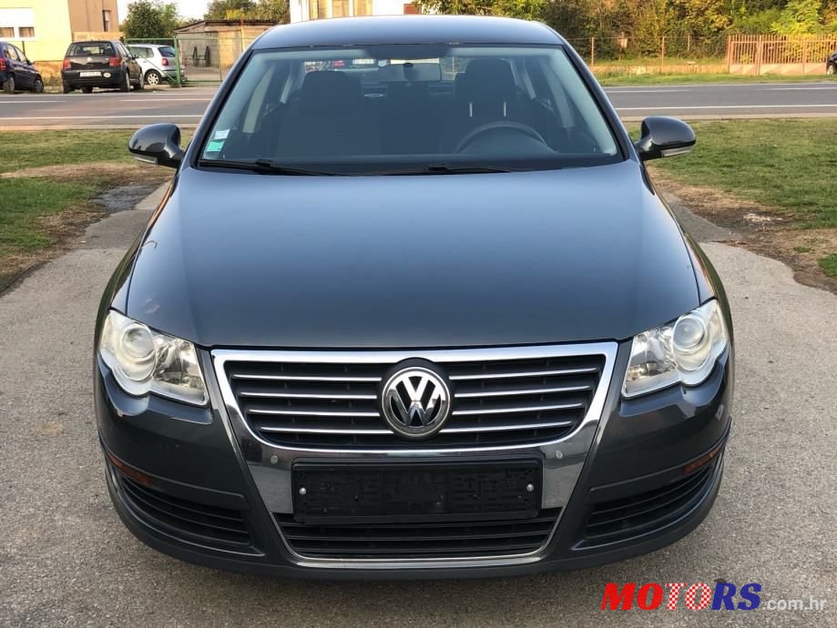 2010' Volkswagen Passat photo #2