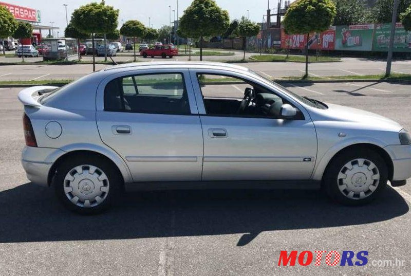 2003' Opel Astra 1,7 Dt photo #1