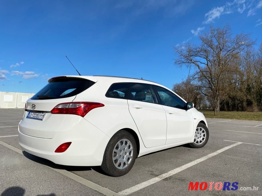 2014' Hyundai i30 Cw 1,6 Crdi photo #3
